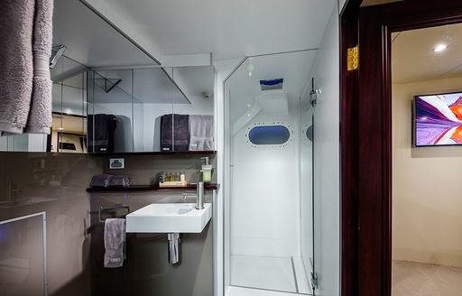 en suite aboard superyacht CORROBOREE 