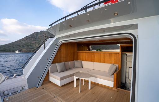 Charter yacht DULCE DE LECHE beach club entrance
