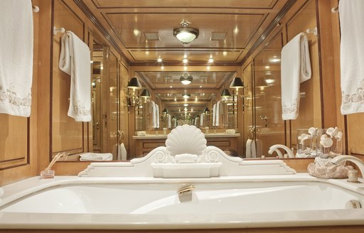 1920s-esque bath tub in master suite aboard superyacht CREOLE 