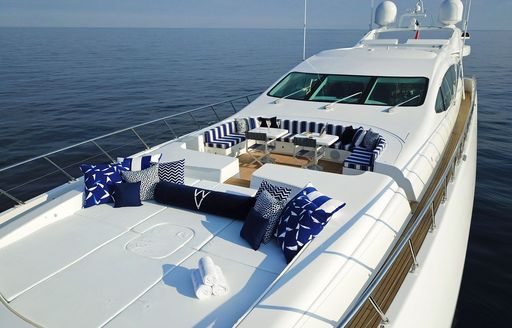 Charter yacht VENI VIDI VICI sun pads