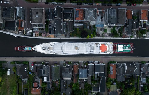 Feadship yacht 825