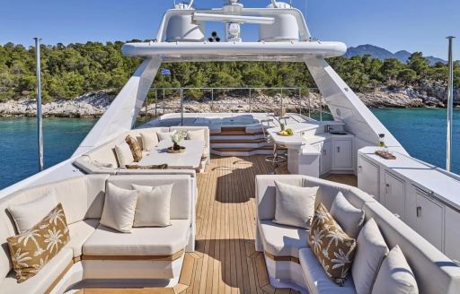 Superyacht charter BLUE SYMPHONIE sun deck overview