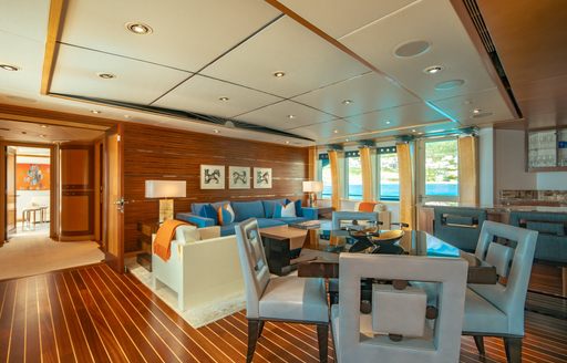 Charter yacht VICTORIA DEL MAR upper salon lounge