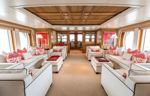 light and airy main salon on board superyacht SEAHORSE 