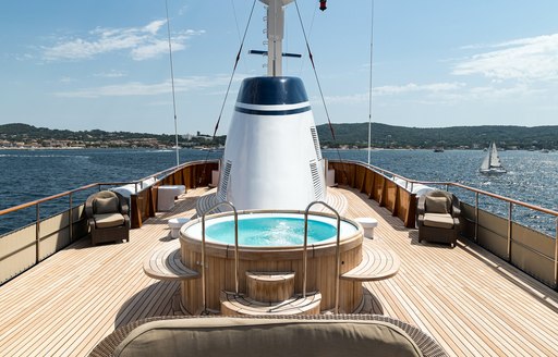 superyacht paloma jacuzzi