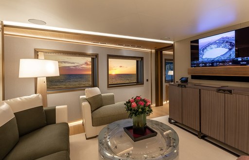 luxury yacht la datcha little lounge