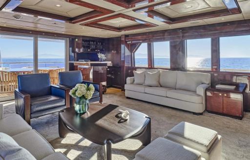Superyacht charter BLUE SYMPHONIE interior lounge area