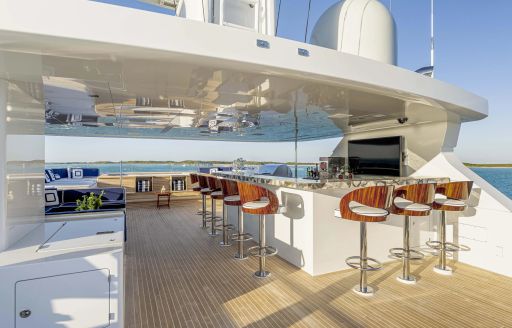 Charter yacht CHASSEUR wet bar and stools