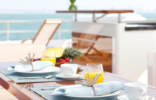 breakfast alfresco on mulder motor yacht firefly 