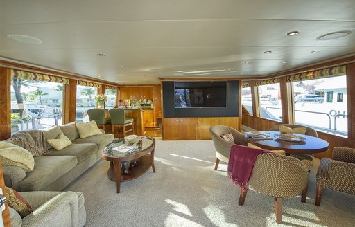 warm and welcoming skylounge aboard luxury yacht SERENGETI