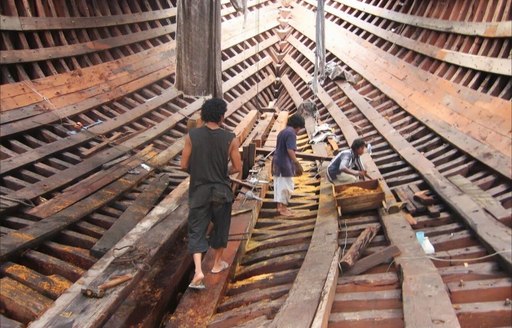 Local konjo boat builders carry out work on luxury phinisi Dunia Baru