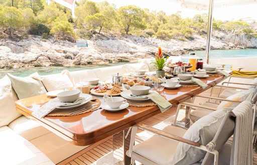 Charter yacht KOUKLES alfresco dining