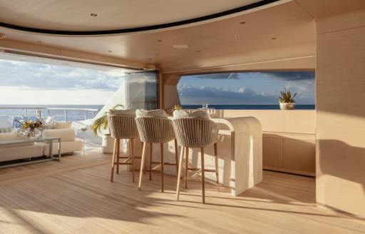 Charter yacht O'MADELEINE wet bar and stools