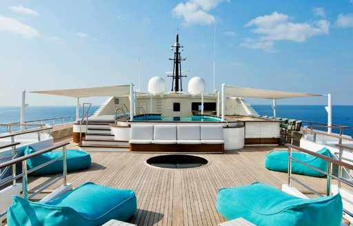 Motor yacht Dream outdoor space