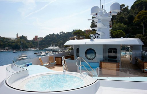 Jacuzzi onboard yacht Trident