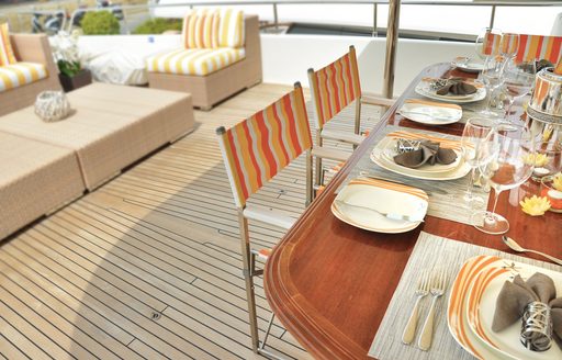 Alfresco dining area on superyacht CONQUISTADOR