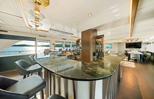 Charter yacht ANIMA MARIS wet bar