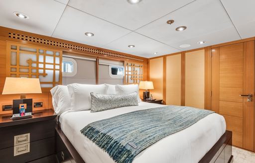 Charter yacht NOVERRA guest cabin and central berth