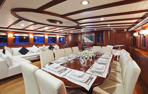 Formal dining on board REGINA