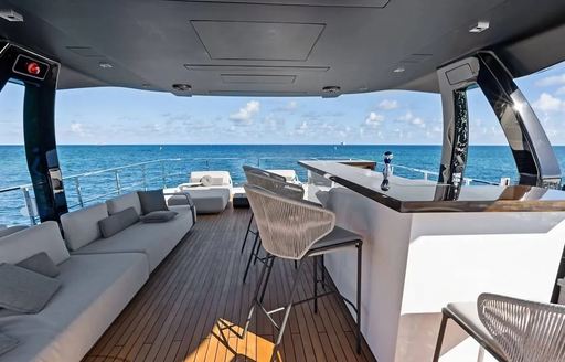 Charter yacht NO SURRENDER flybridge with wet bar and stools