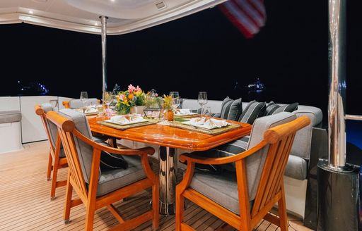 Charter yacht TEMPTATION alfresco dining setup