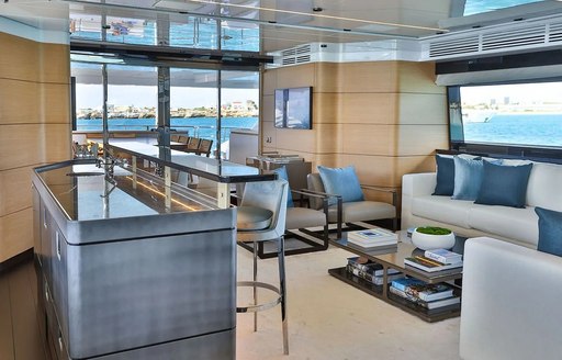 bar-onboard-yacht-bon-vivant