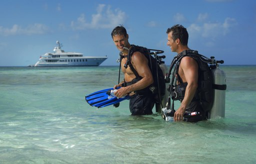 Men scuba diving with HARLE in blue oceans 