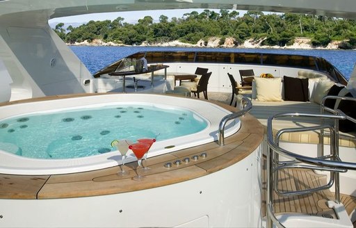 Mamma Mia Jacuzzi on sundeck