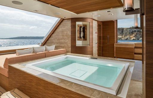 Jacuzzi onboard charter yacht LIFE SAGA