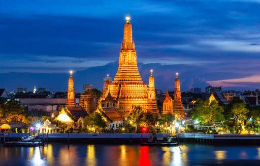 Wat Arun Buddhist religious places in twilight time, Bangkok, Thailand