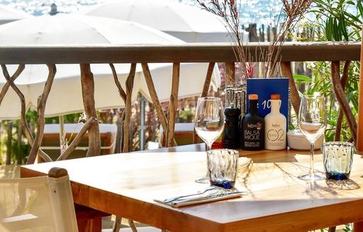 St Tropez - Le 1051 dining area