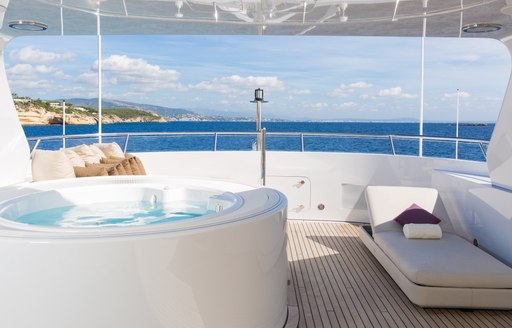 motor yacht go jacuzzi