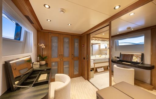 Charter yacht SOLAFIDE master cabin dressing room with vanity unit and seat