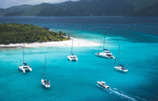 BVI - Jost Van Dyke - Sandy Cay boats