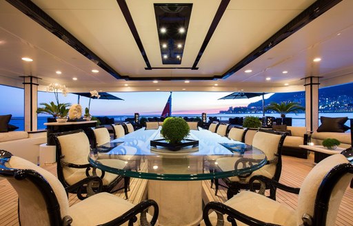 superyacht lioness v dining area