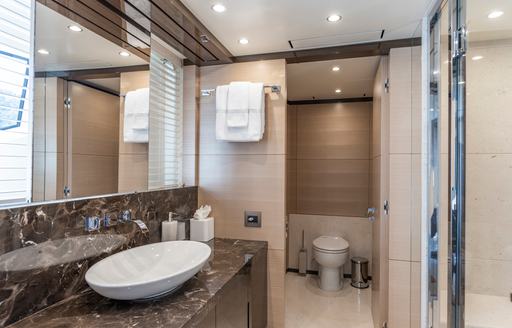 Charter yacht WABASH ensuite