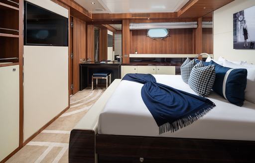 Charter yacht TALEYA guest cabin