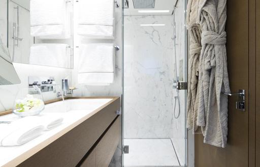 Charter yacht SEVEN SINS ensuite