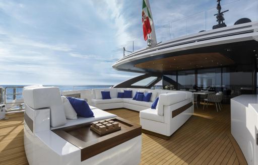 Charter yacht SHE'S A 10 TOO exteriors with plush seating