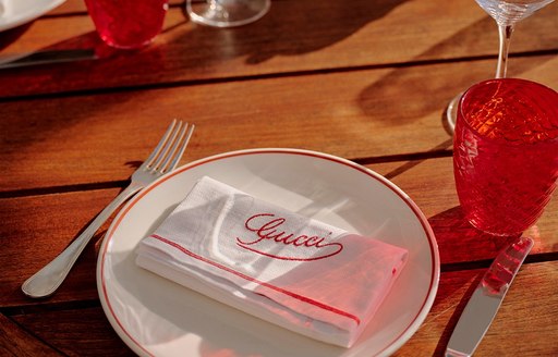 La Rose des Vents Gucci branded place setting