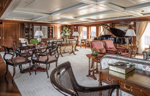 Expansive main salon on board 'New Sunrise'