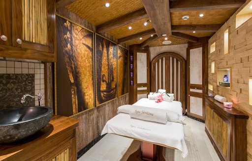 LEGEND yacht treatment room