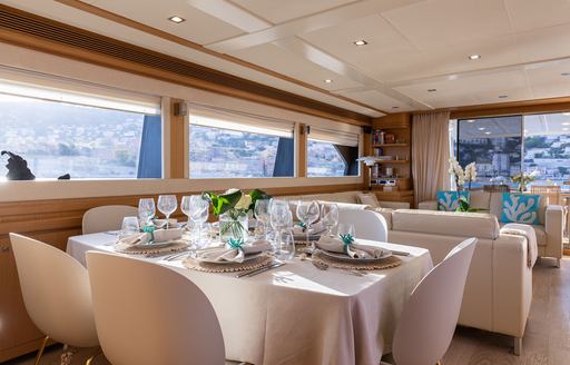 Charter yacht LA PAUSA interior dining table
