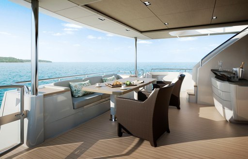 Al fresco dining Kohuba yacht