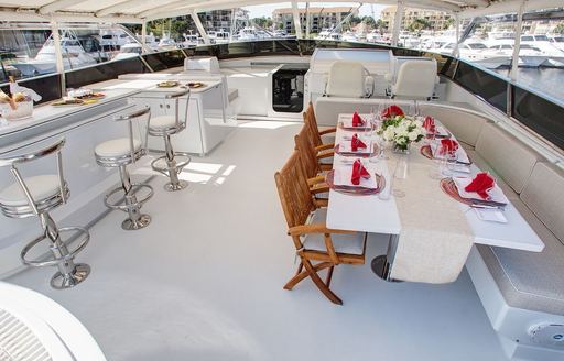 Charter yacht XOXO flybridge