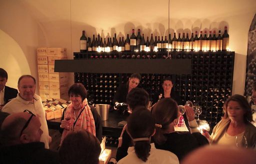 Capri - Aurora wine tasting people