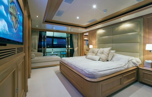 master suite on board motor yacht HANA