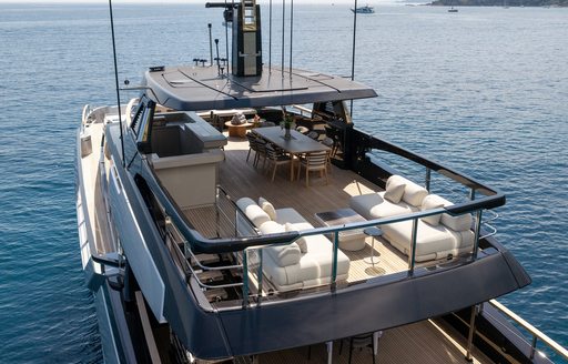 Charter yacht SETTE flybridge overview