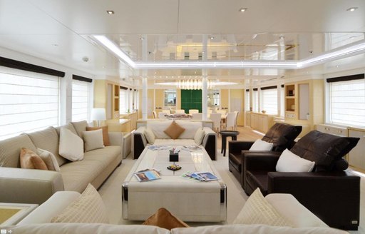 Lounging area on JADE 959