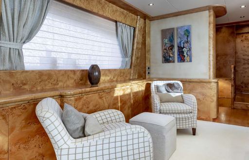 Charter yacht ANDILIS interior seating